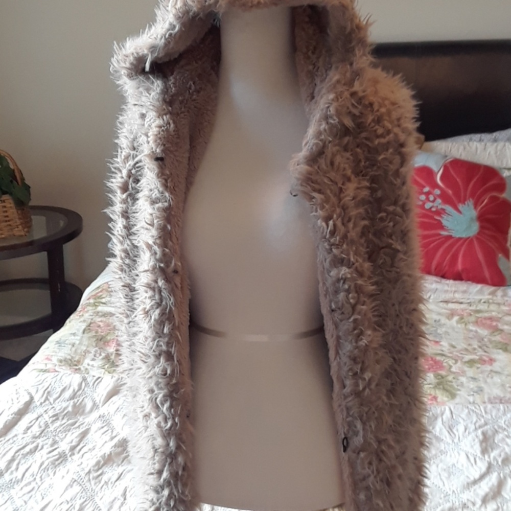 Vest - Picture 3 of 4